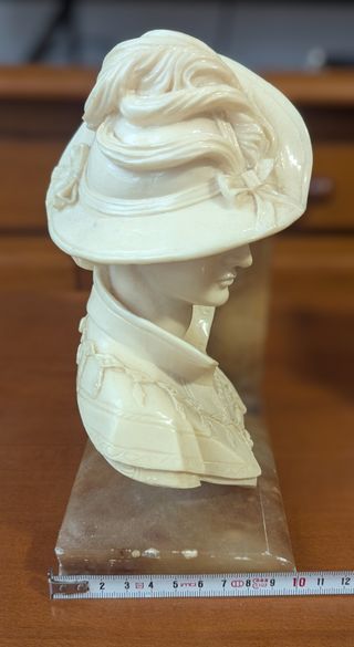 Sostiene libri - Statue