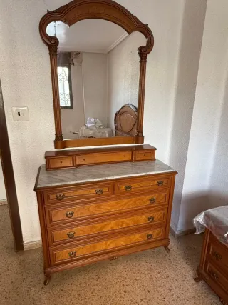 Dormitorio clásico madera maciza