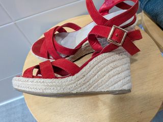 Sandalias rojas cuña talla 38