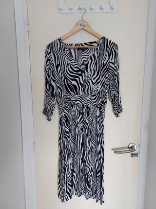 Vestido cebra midi blanco y negro