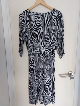 Vestido cebra midi blanco y negro