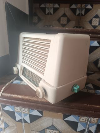 Radio antigua baquelita años 50