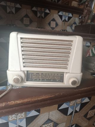 Radio antigua baquelita años 50