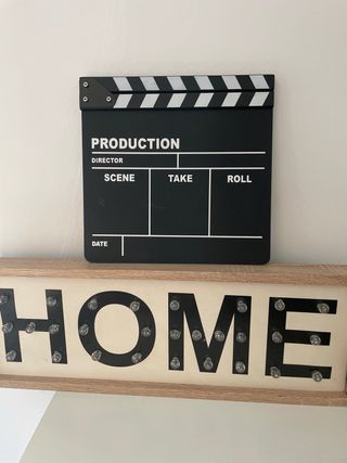 claqueta + Cartel luminoso 'HOME'