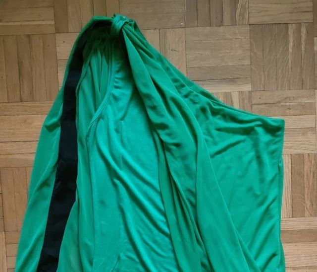 Vestido asimétrico verde-negro