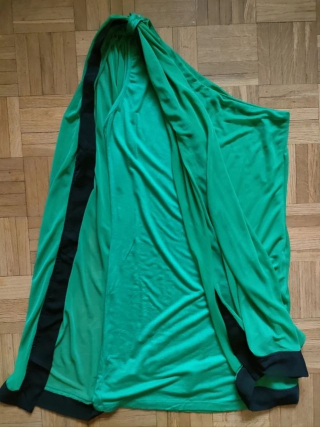 Vestido asimétrico verde-negro