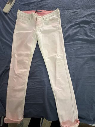 Jeans Levis rosa-blanco, talla M