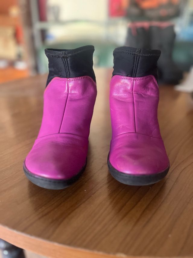 Botines tacón Art cuero morado