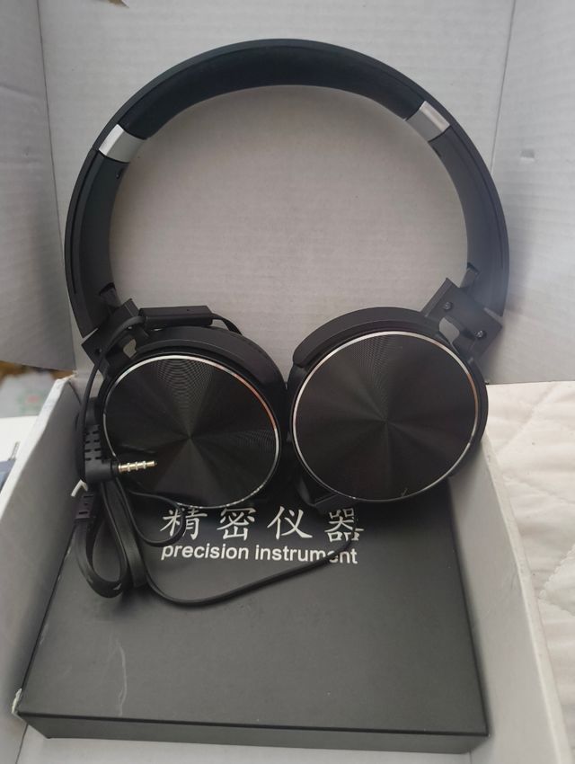 Auriculares negros