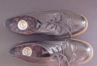 Zapatos Oxford negros tallan para un 38