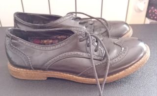 Zapatos Oxford negros tallan para un 38