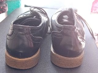 Zapatos Oxford negros tallan para un 38