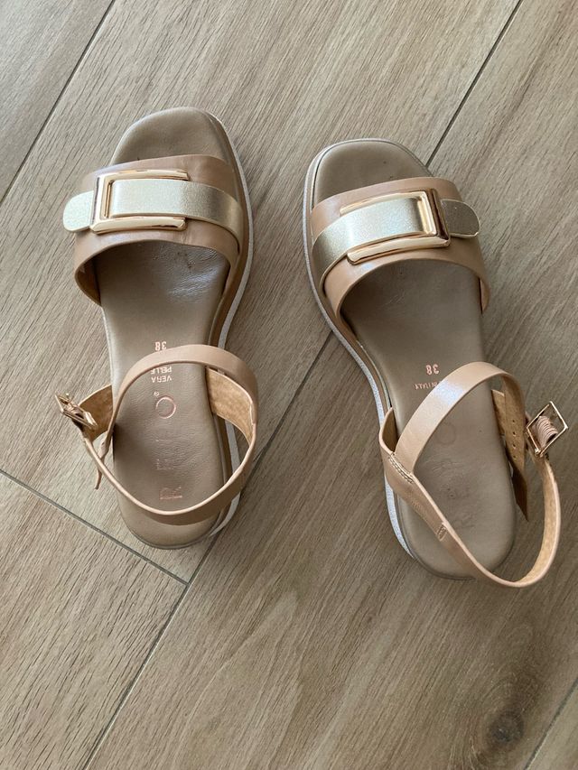 Sandalias Vera Pelle beige-dorado 38