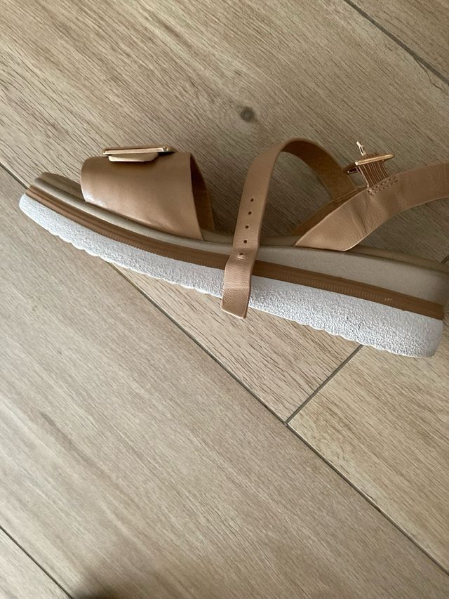 Sandalias Vera Pelle beige-dorado 38