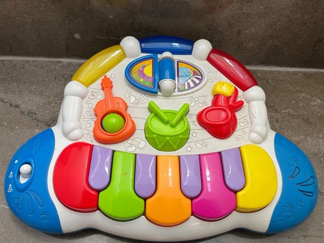 Teclado musical infantil con luces