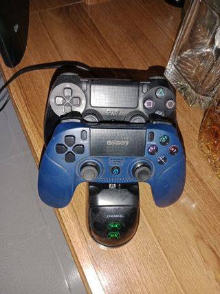 PS4 (PlayStation 4) 500GB + 2 mandos