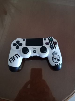 PS4 (PlayStation 4) 500GB + 2 mandos