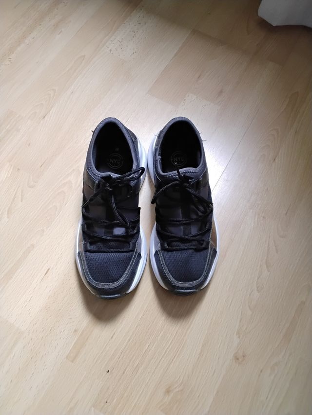 Zapatillas negras y plateadas - Talla 38