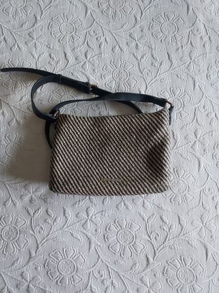 Bolso bandolera beige y negro