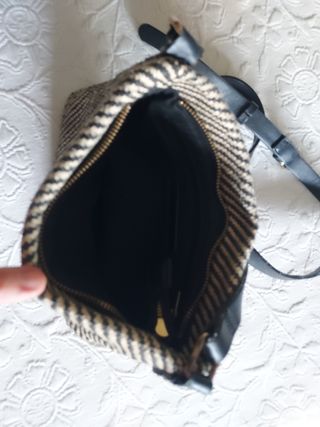 Bolso bandolera beige y negro