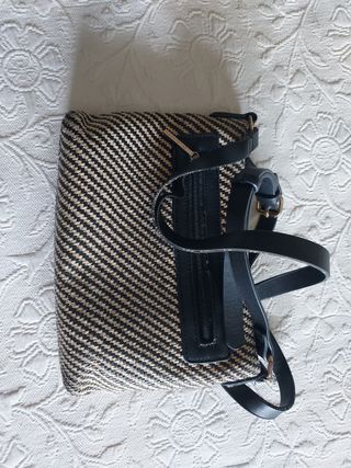 Bolso bandolera beige y negro