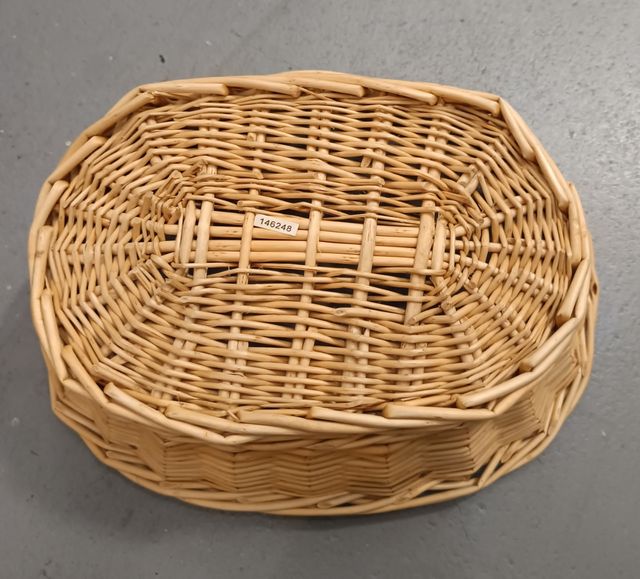 Cesta mimbre ovalada.