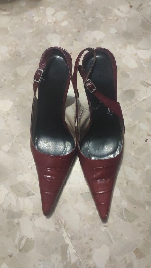 Tacones granate slingback