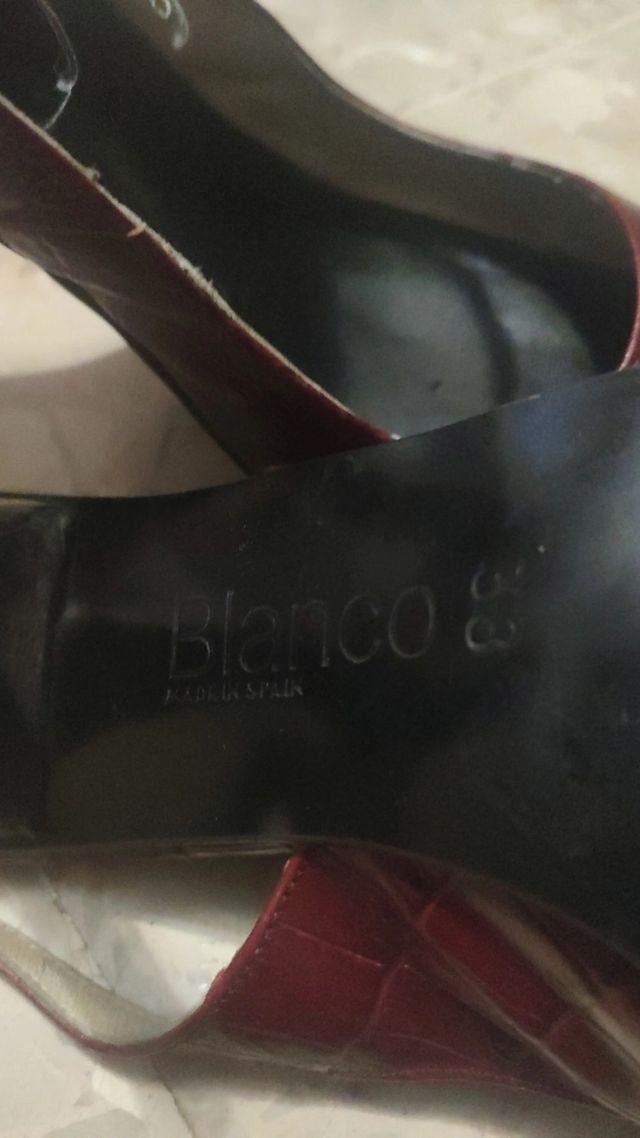 Tacones granate slingback