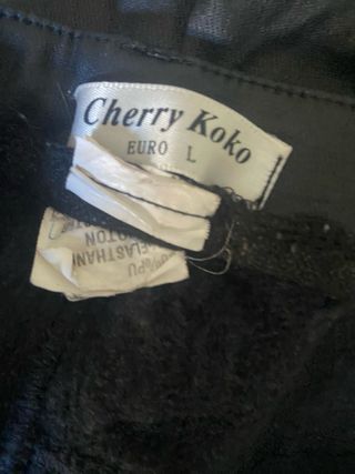 Pantalones cuero sintético negros
muy elasticos 
