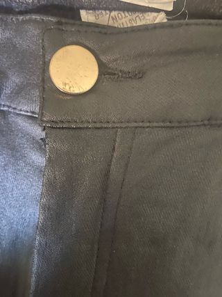 Pantalones cuero sintético negros
muy elasticos 