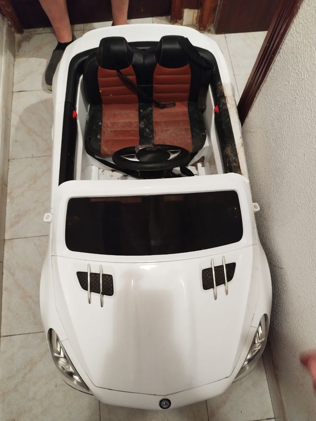Coche eléctrico infantil