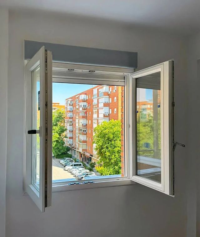 Colocación de Ventanas PVC y aluminio blancas...