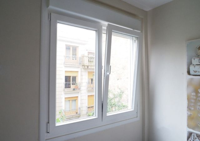 Colocación de Ventanas PVC y aluminio blancas...