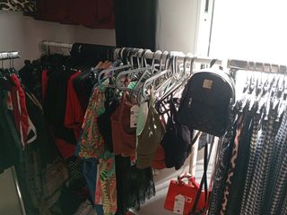 Se venden lotes de ropa nueva de mujer, bebé 1€