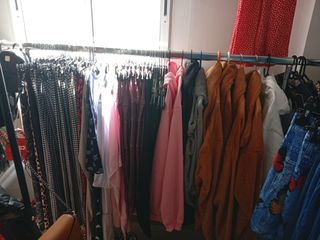Se venden lotes de ropa nueva de mujer, bebé 1€