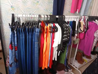 Se venden lotes de ropa nueva de mujer, bebé 1€