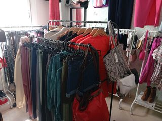 Se venden lotes de ropa nueva de mujer, bebé 1€