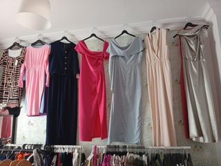 Se venden lotes de ropa nueva de mujer, bebé 1€
