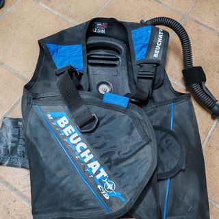 Traje neopreno, chaleco para buceo y traje de niño