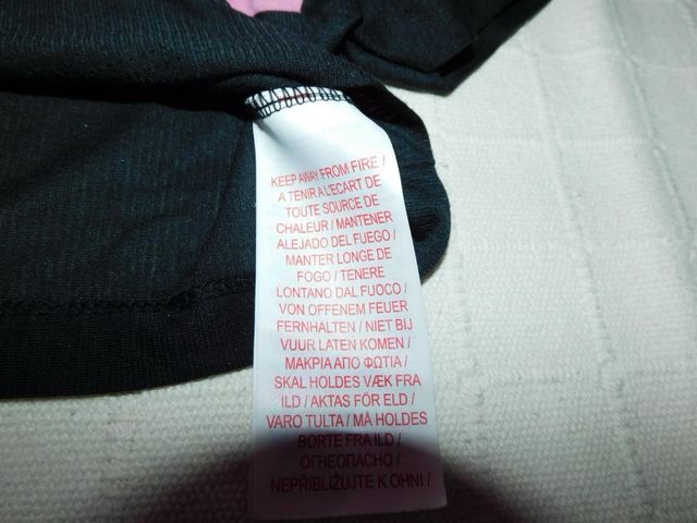 Camiseta Nike negra y rosa