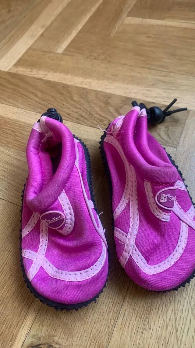 Lote 4 pares de zapatillas talla 24 Adidas y Zara.