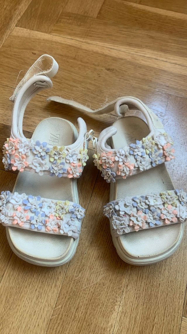 Lote 4 pares de zapatillas talla 24 Adidas y Zara.