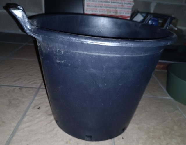 Mastello vivaista manicato LDPE nero 30LT