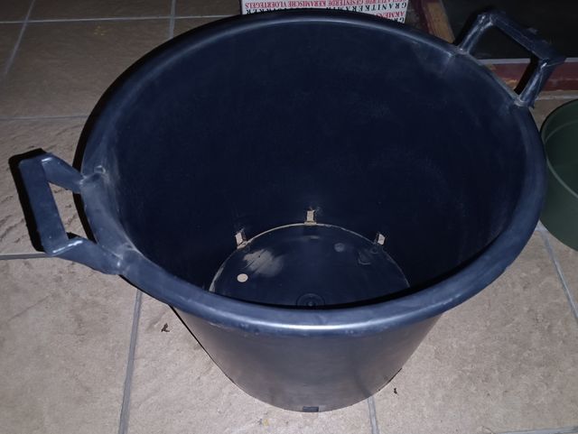 Mastello vivaista manicato LDPE nero 30LT