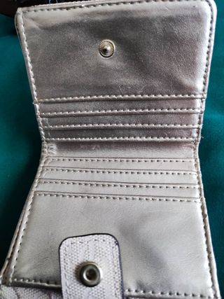 Bolso y cartera originales de la marca Guess rosa