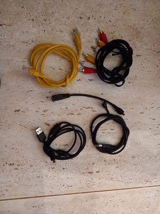 Cables varios: Ethernet, RCA, USB