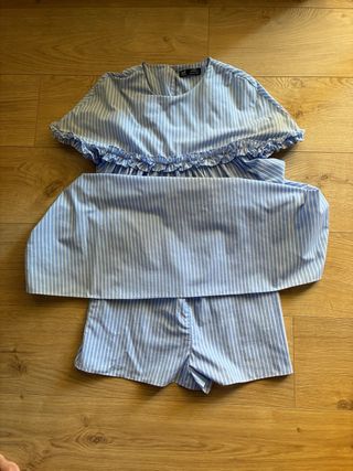 Vestido pantalon corto. Talla XS. Trafaluc Zara