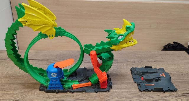 Hot Wheels Dragón Furioso Pista