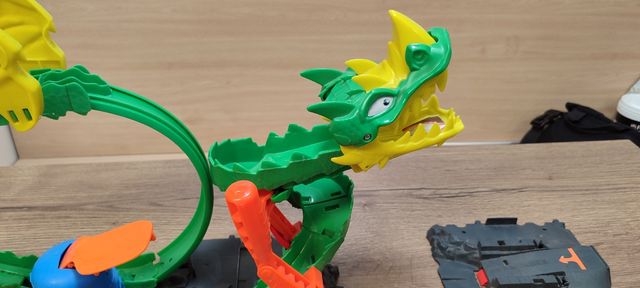 Hot Wheels Dragón Furioso Pista