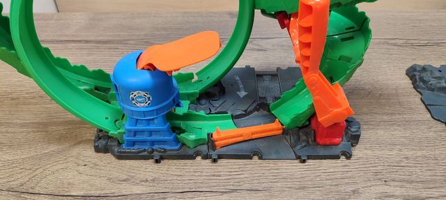 Hot Wheels Dragón Furioso Pista